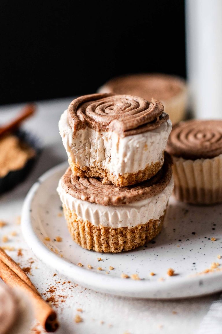 Mini No Bake Cinnamon Roll Cheesecakes in plate